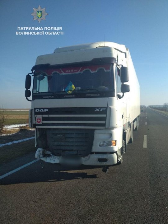 На трасі «Київ-Ковель-Ягодин» у вантажівки на ходу відлетіло колесо. ФОТО