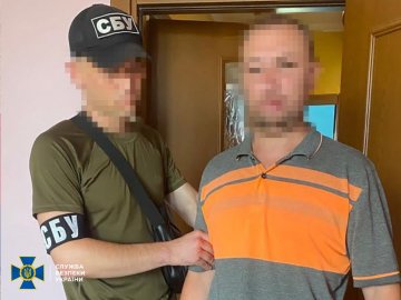 У Херсоні місцевий житель під час окупації міста присягнув «на вірність росії», щоб катувати українців, – СБУ