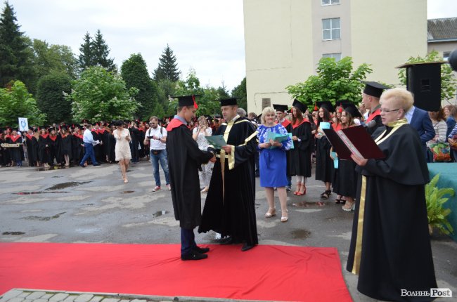 У луцькому політесі «відгуділи» випускний. ФОТО
