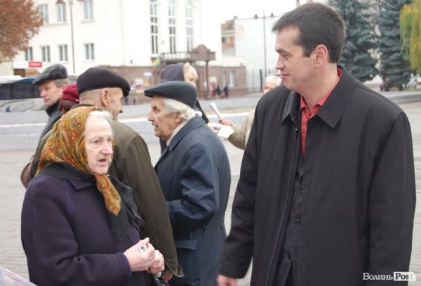 Євромайдан у Луцьку: день другий. ФОТО. ВІДЕО 