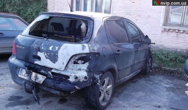 У Нововолинську вночі горів автомобіль. ФОТО