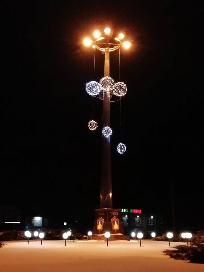 У Луцьку встановили нову святкову ілюмінацію. ФОТО