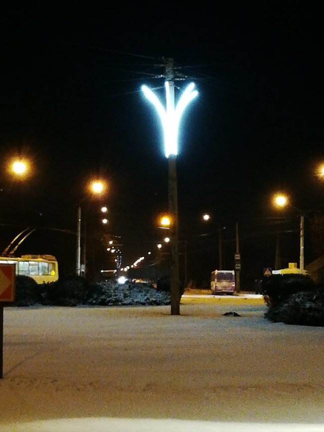 У Луцьку встановили нову святкову ілюмінацію. ФОТО