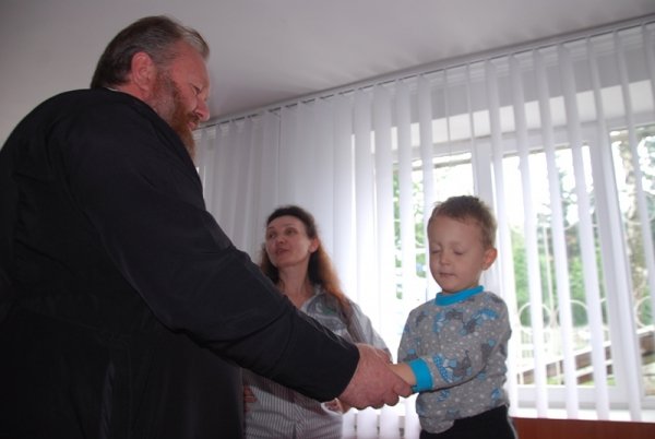 Священик відвідав біженців зі Сходу. ФОТО