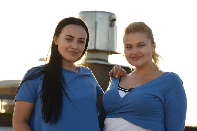 Волинянка Катерина Ващук (ліворуч)