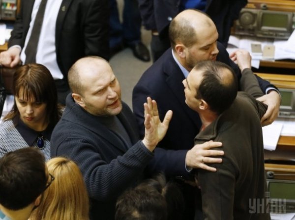 Чергова бійка у Верховній Раді, цього разу - до крові. ФОТО. ВІДЕО