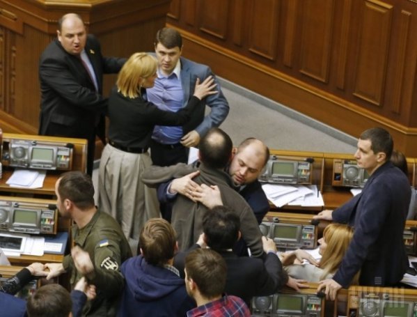 Чергова бійка у Верховній Раді, цього разу - до крові. ФОТО. ВІДЕО