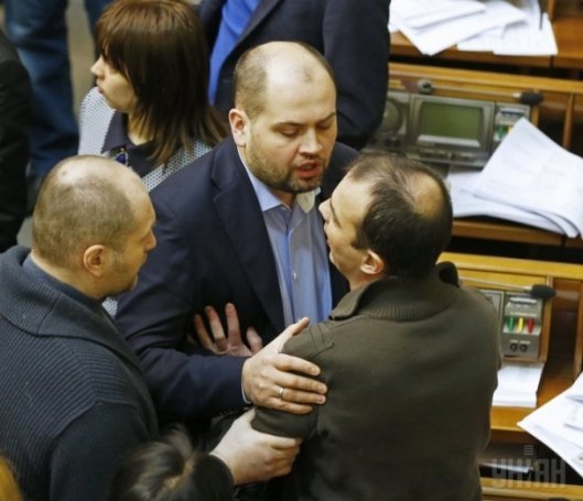 Чергова бійка у Верховній Раді, цього разу - до крові. ФОТО. ВІДЕО