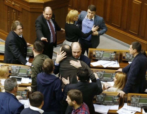 Чергова бійка у Верховній Раді, цього разу - до крові. ФОТО. ВІДЕО