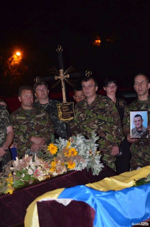 Зі сльозами на очах: на Волині зустріли загиблого земляка. ФОТО. ВІДЕО