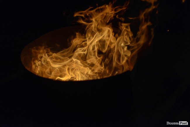 Лучани вийшли на Театральну площу відзначити сьому річницю Майдану. ФОТО