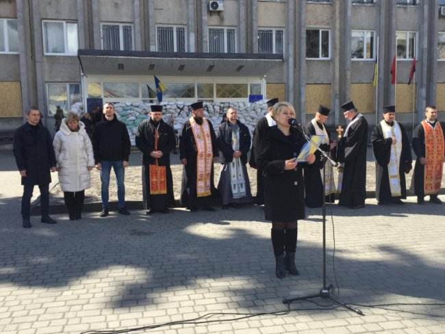 У Ковелі діти виклали іграшками слово «Буча». ФОТО