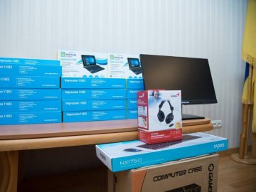 Ще у двох волинських школах діти вчитимуться за електронними підручниками