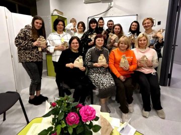 Розібратись у власних емоціях: у Луцьку для батьків дітей з інвалідністю презентували трансформаційну психологічну гру 