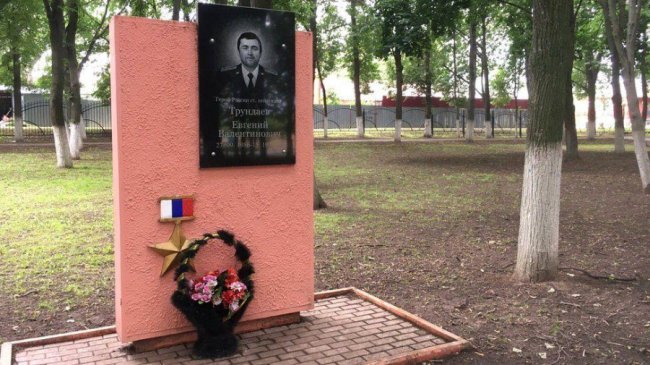 ЗМІ знайшли поховання російських військових, які брали участь в активних боях на Донбасі