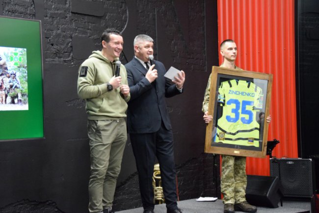 У Луцьку на благодійному аукціоні на укріплення кордону зібрали майже 10 млн