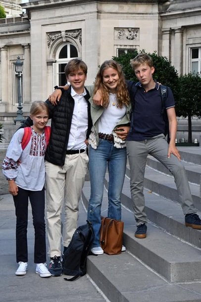 Бельгійська принцеса прийшла до школи в українській вишиванці