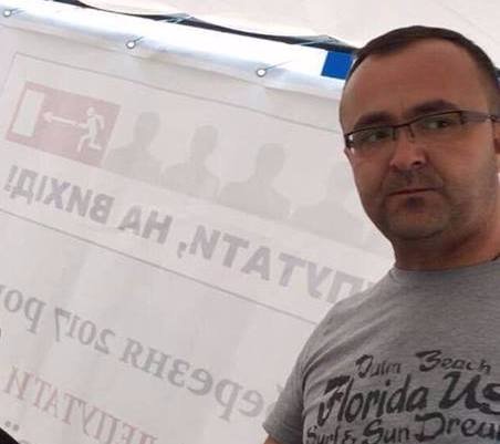 У Луцьку погрожують людям, які збирають підписи за відкликання «депутатів-зрадників»