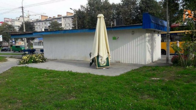 У Луцьку демонтували «взуттєвий» кіоск 