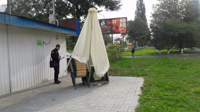 У Луцьку демонтували «взуттєвий» кіоск 