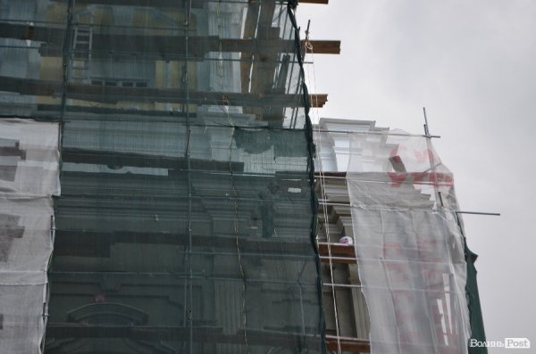 У центрі Луцька ремонтують собор. ФОТО