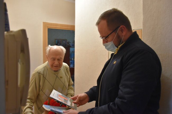 Як у Луцьку вітали ветеранів з Днем перемоги. ФОТО