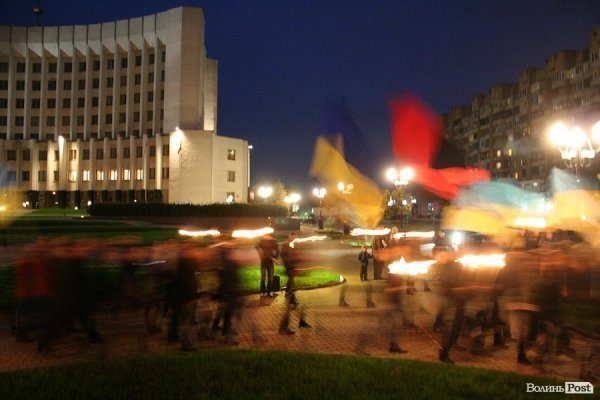 У Луцьку відбулася смолоскипна хода на честь ювілею УПА. ФОТО