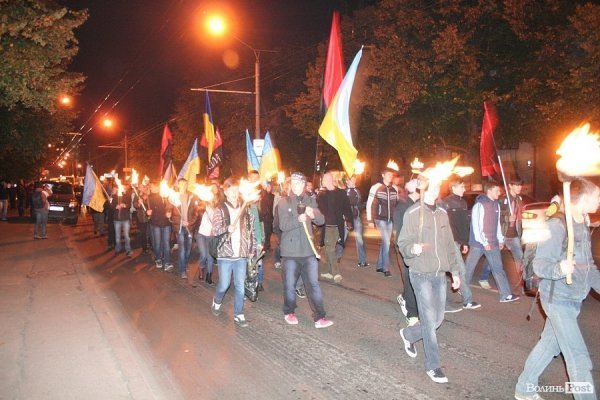 У Луцьку відбулася смолоскипна хода на честь ювілею УПА. ФОТО