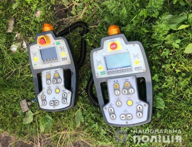 У місті на Волині двоє братів пошкодили дорожню техніку і викрали звідти майно. ФОТО