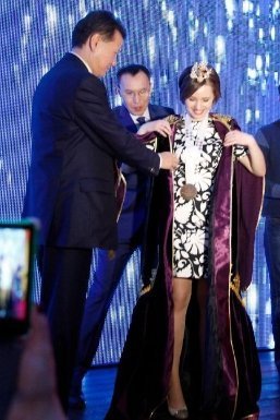 Як у Росії нагороджували українську чемпіонку світу з шахів. ФОТО