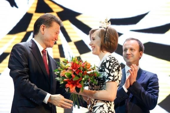 Як у Росії нагороджували українську чемпіонку світу з шахів. ФОТО