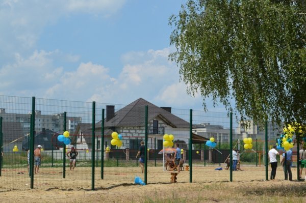 У Ковелі невідомі розтрощили дитячий майданчик. ФОТО