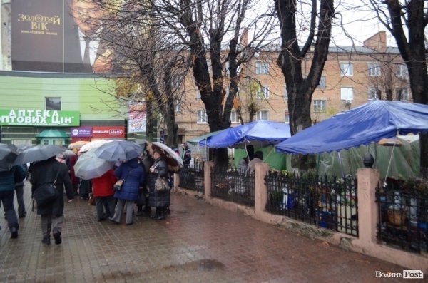 «Квіти - це духовність»: у центрі Луцька сварилися через ринок