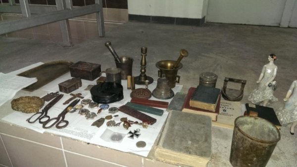 На Волині чоловік намагався незаконно перевезти за кордон старовинні предмети. ФОТО