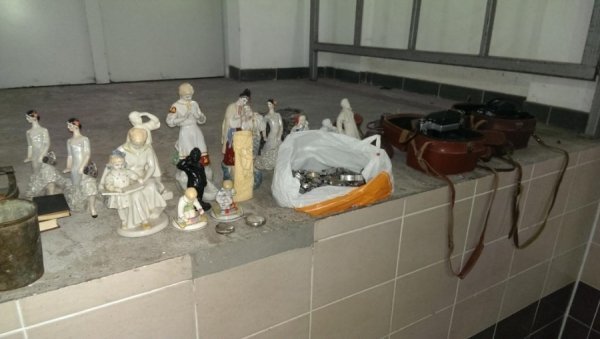 На Волині чоловік намагався незаконно перевезти за кордон старовинні предмети. ФОТО