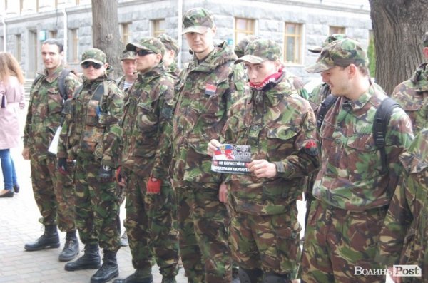 У Луцьку революціонери навідалися до «агентів Кремля». ФОТО