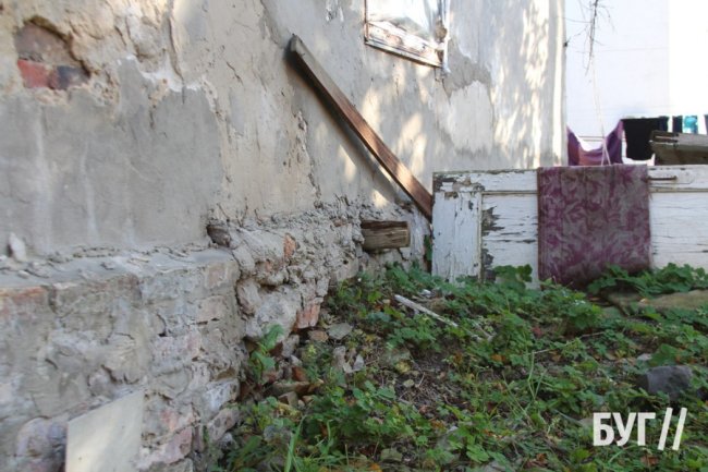 Мешканці аварійних двоповерхівок на Волині бояться, що будівлі можуть обвалитися. ФОТО.ВІДЕО