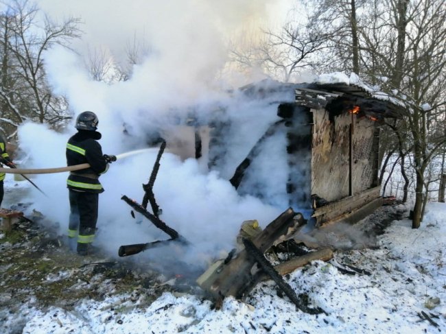 На Волині дотла згоріла домівка безробітного чоловіка 