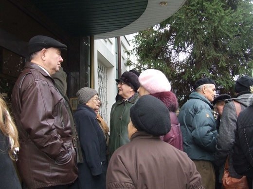 Люди пікетували «Західінкомбанк» у Рівному. ФОТО. ВІДЕО