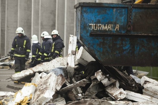 У Ризі обвалився дах торгового центру ‒ 52 людини загинули. ФОТО