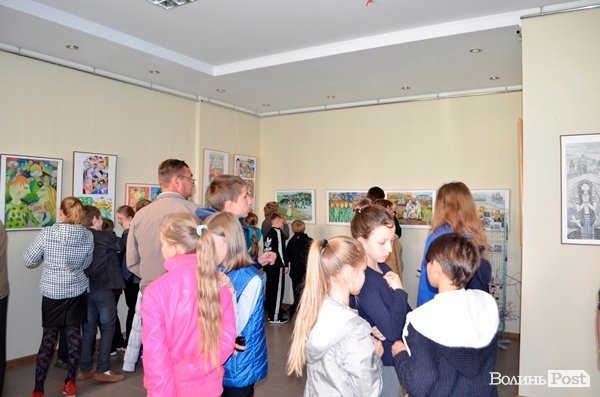 У Луцьку відкрили виставку на патріотичну тематику. ФОТО