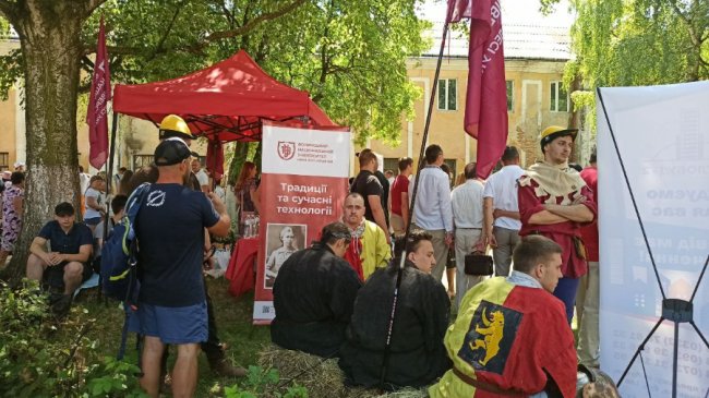 Середньовічні танці, лицарські виступи, ярмарок: як проходив фестиваль «Олицька переберія». ФОТО