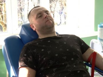 У Волинському центрі служби крові щодня здають кров до сотні людей