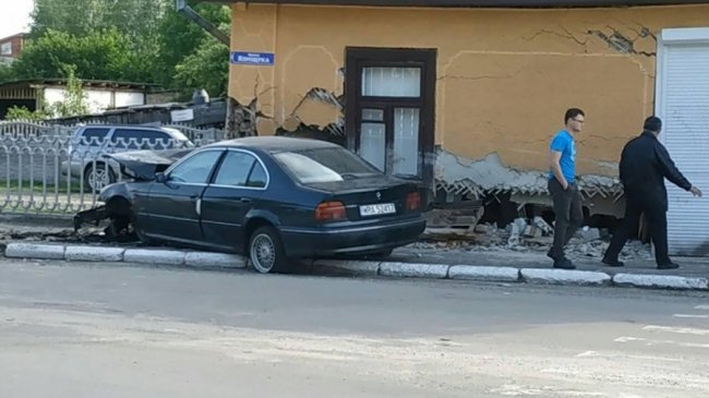На Волині «євробляха» влетіла у стіну будинку. ФОТО