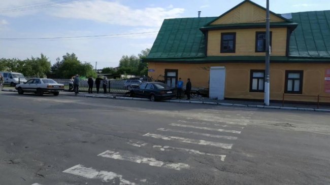 На Волині «євробляха» влетіла у стіну будинку. ФОТО