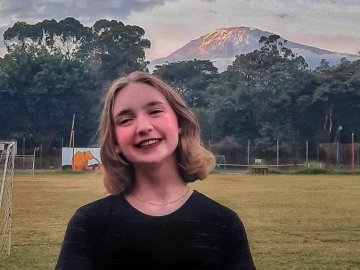 «Мам, я в Африці»: волинська школярка навчається в Танзанії