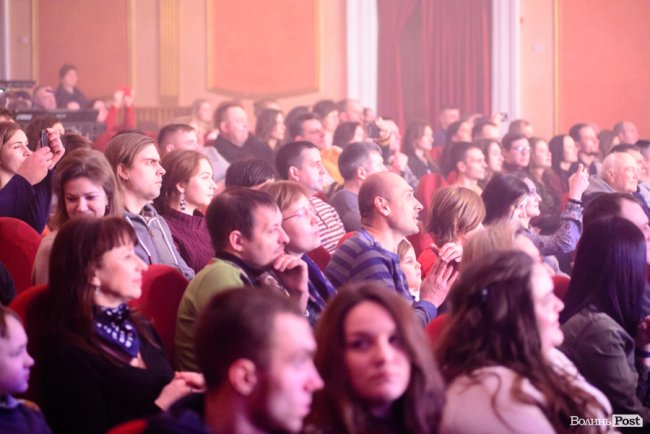 Гурт «Танок на Майдані Конґо» приїхав у Луцьк із вертепом. ФОТО