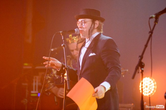 Гурт «Танок на Майдані Конґо» приїхав у Луцьк із вертепом. ФОТО