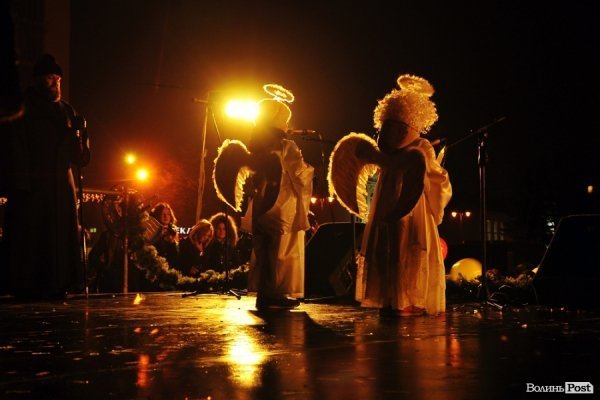 У Луцьку засяяла головна ялинка