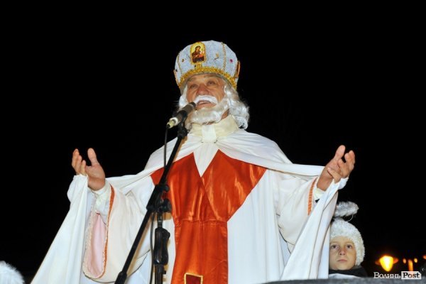 У Луцьку засяяла головна ялинка